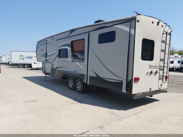 45797669 :رقم المزاد ، 4YDF33822FA740187 vin ، 2015 Keystone Other مزاد بيع