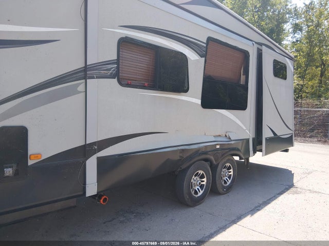 45797669 :رقم المزاد ، 4YDF33822FA740187 vin ، 2015 Keystone Other مزاد بيع