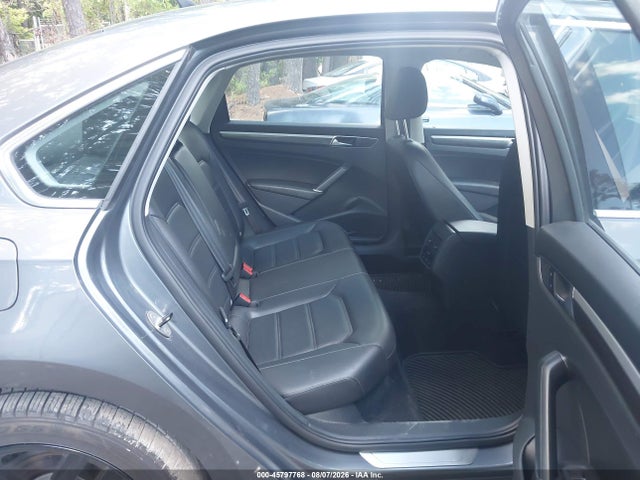2017 Volkswagen Passat 1.8t Se მანქანა იყიდება აუქციონზე, vin: 1VWGT7A35HC084069, აუქციონის ნომერი: 45797768