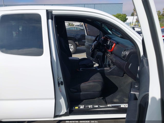 Продажа на аукционе авто 2017 Toyota Tacoma Trd Sport, vin: 5TFSZ5AN1HX118468, номер лота: 45797785