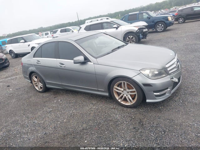 2013 Mercedes-benz C 300 Sport 4matic მანქანა იყიდება აუქციონზე, vin: WDDGF8AB0DR284250, აუქციონის ნომერი: 45797986
