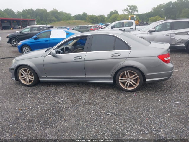 2013 Mercedes-benz C 300 Sport 4matic მანქანა იყიდება აუქციონზე, vin: WDDGF8AB0DR284250, აუქციონის ნომერი: 45797986