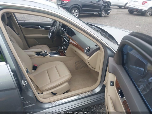 2013 Mercedes-benz C 300 Sport 4matic მანქანა იყიდება აუქციონზე, vin: WDDGF8AB0DR284250, აუქციონის ნომერი: 45797986
