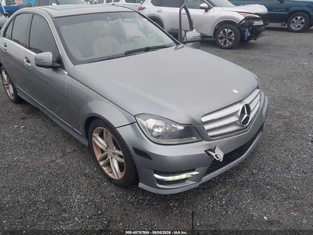 2013 Mercedes-benz C 300 Sport 4matic მანქანა იყიდება აუქციონზე, vin: WDDGF8AB0DR284250, აუქციონის ნომერი: 45797986