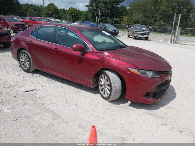 Toyota CAMRY LE 2018 4T1B11HK4JU672134 Image 1