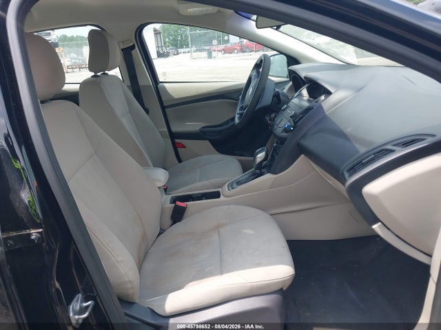 1FADP3F21JL307304 Ford FOCUS SE