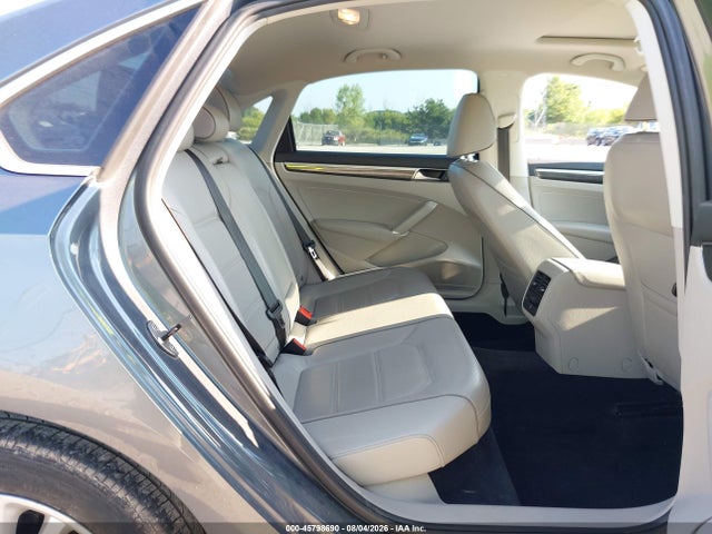 2016 Volkswagen Passat 1.8t Se მანქანა იყიდება აუქციონზე, vin: 1VWBS7A39GC038451, აუქციონის ნომერი: 45798690