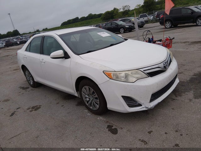 45798809 :رقم المزاد ، 4T4BF1FKXER364319 vin ، 2014 Toyota Camry Le مزاد بيع