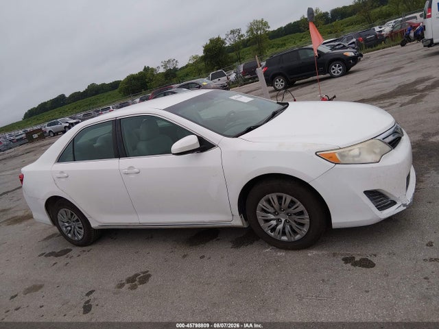 45798809 :رقم المزاد ، 4T4BF1FKXER364319 vin ، 2014 Toyota Camry Le مزاد بيع