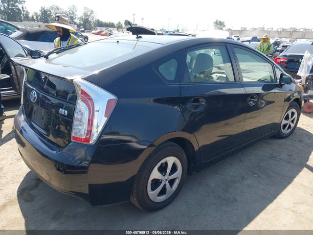 Toyota Prius Two 2015 JTDKN3DU6F0420010 Image 4