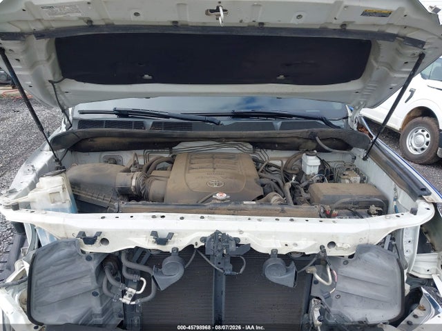 5TFDW5F19JX740989 Toyota Tundra Sr5 5.7l V8