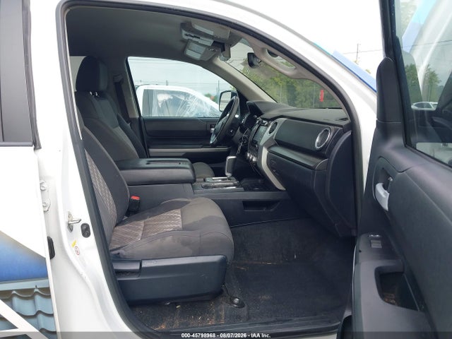 5TFDW5F19JX740989 Toyota Tundra Sr5 5.7l V8