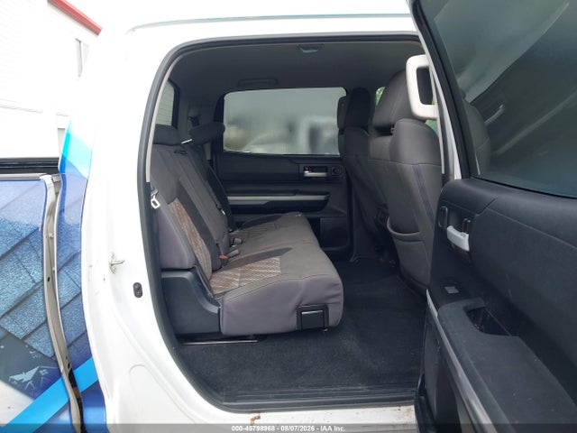5TFDW5F19JX740989 Toyota Tundra Sr5 5.7l V8