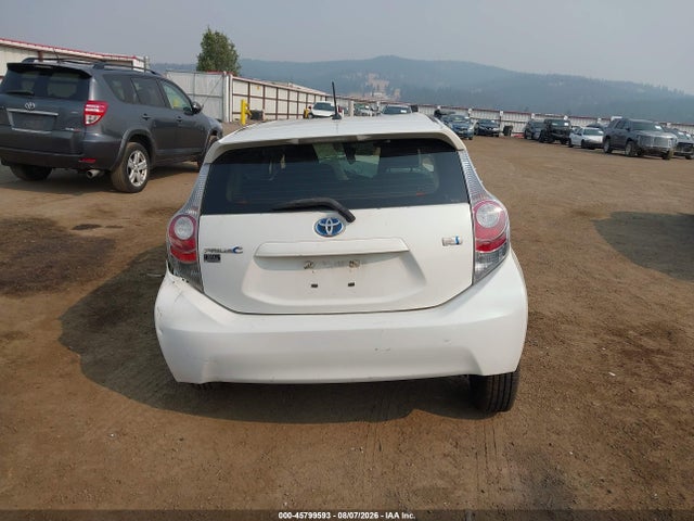 Toyota Prius C Two 2014 JTDKDTB30E1561371 Image 17