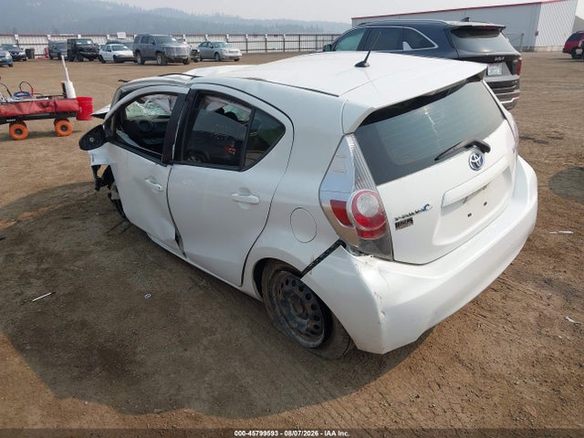 Toyota Prius C Two 2014 JTDKDTB30E1561371 Image 3
