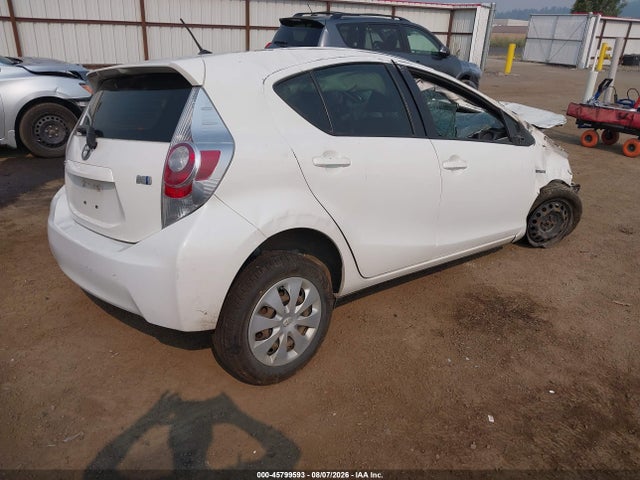Toyota Prius C Two 2014 JTDKDTB30E1561371 Image 4