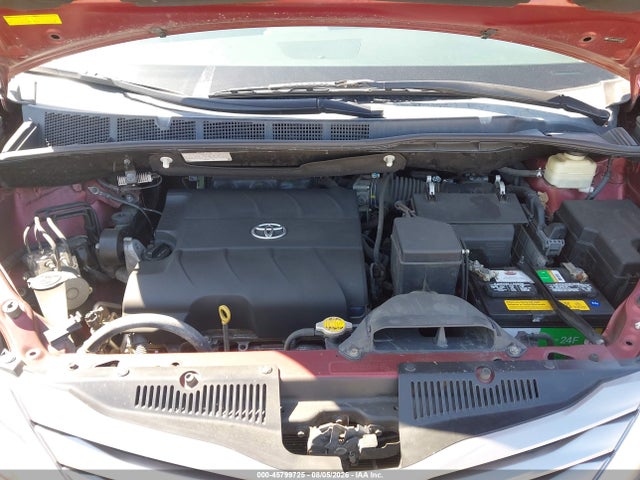 5TDYK3DC9FS672437 Toyota Sienna Xle Premium 8 Passenger