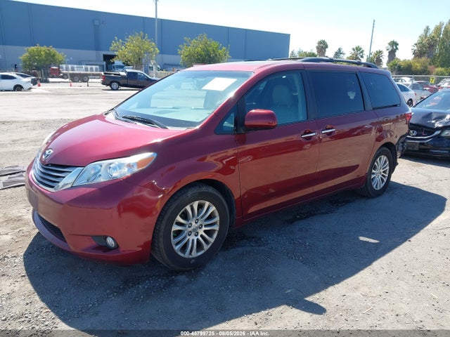 5TDYK3DC9FS672437 Toyota Sienna Xle Premium 8 Passenger