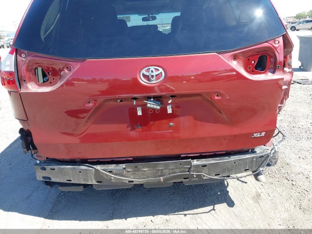 5TDYK3DC9FS672437 Toyota Sienna Xle Premium 8 Passenger