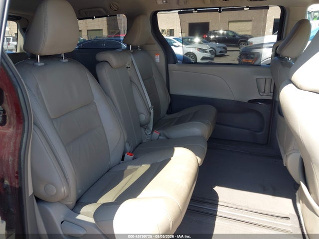 5TDYK3DC9FS672437 Toyota Sienna Xle Premium 8 Passenger