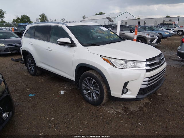 Продажа на аукционе авто 2019 Toyota Highlander Xle, vin: 5TDJZRFH9KS627503, номер лота: 45799734