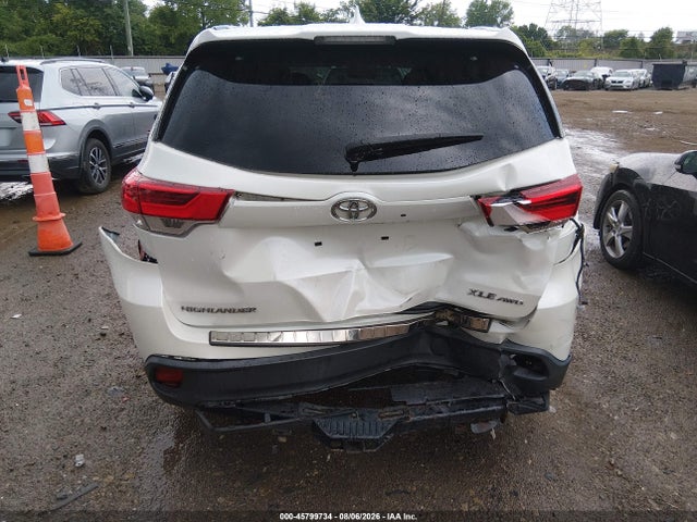 Продажа на аукционе авто 2019 Toyota Highlander Xle, vin: 5TDJZRFH9KS627503, номер лота: 45799734