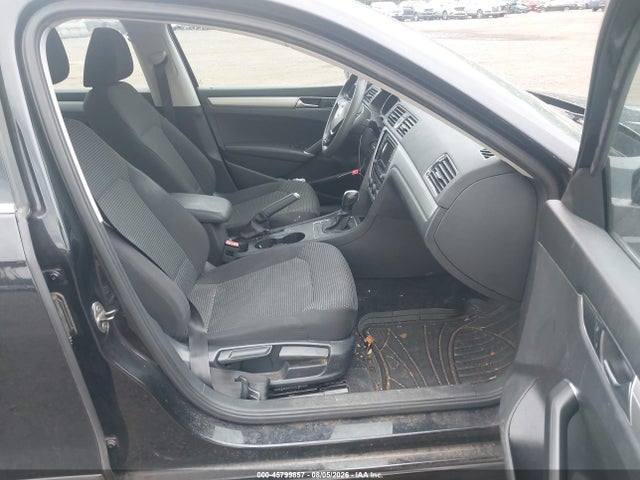Продажа на аукционе авто 2017 Volkswagen Passat 1.8t S, vin: 1VWAT7A33HC015970, номер лота: 45799857