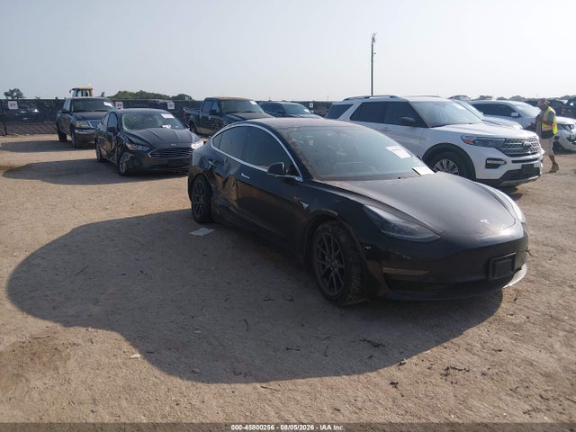 45800256 :رقم المزاد ، 5YJ3E1EB0JF181991 vin ، 2018 Tesla Model 3 Long Range/performance مزاد بيع
