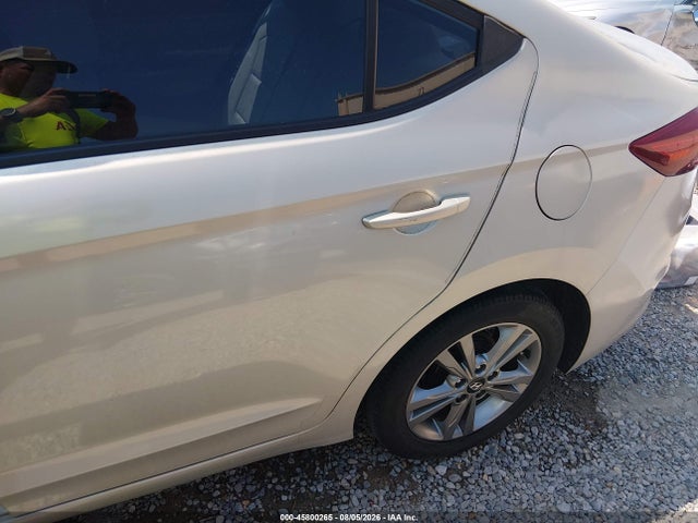KMHD84LF5HU404686 Hyundai ELANTRA SE