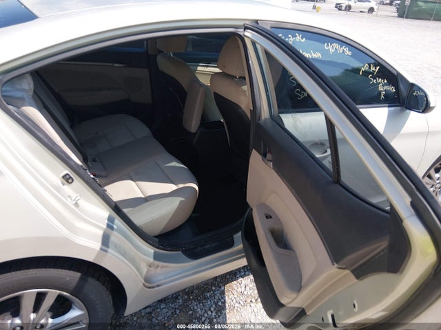 KMHD84LF5HU404686 Hyundai ELANTRA SE