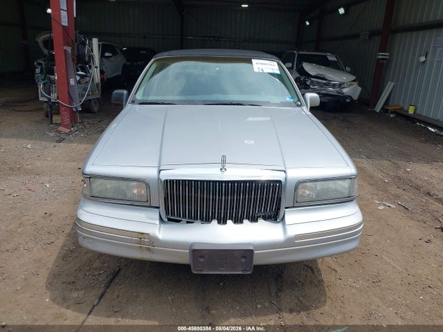 1997 Lincoln Town Car Executive მანქანა იყიდება აუქციონზე, vin: 1LNLM81W2VY672164, აუქციონის ნომერი: 45800384
