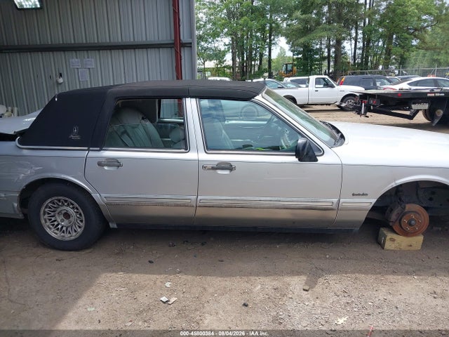 1997 Lincoln Town Car Executive მანქანა იყიდება აუქციონზე, vin: 1LNLM81W2VY672164, აუქციონის ნომერი: 45800384
