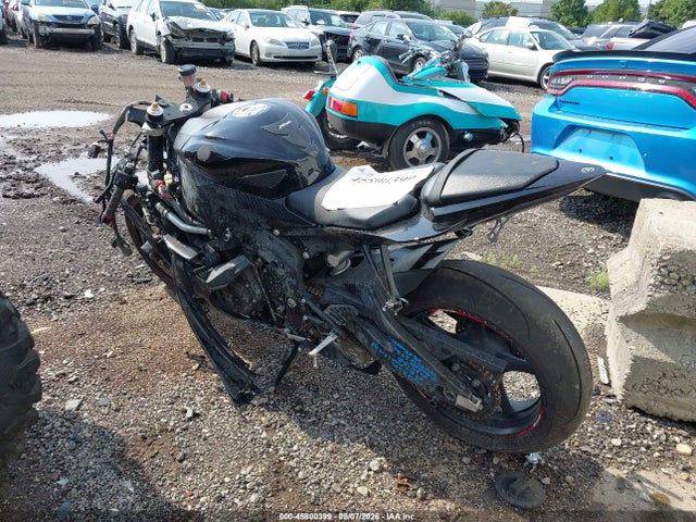 Yamaha YZFR6 2015 JYARJ16E7FA034058 Image 3