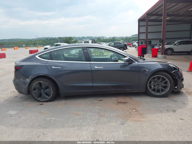 45800488 :رقم المزاد ، 5YJ3E1EB0KF205630 vin ، 2019 Tesla Model 3 Long Range/performance مزاد بيع
