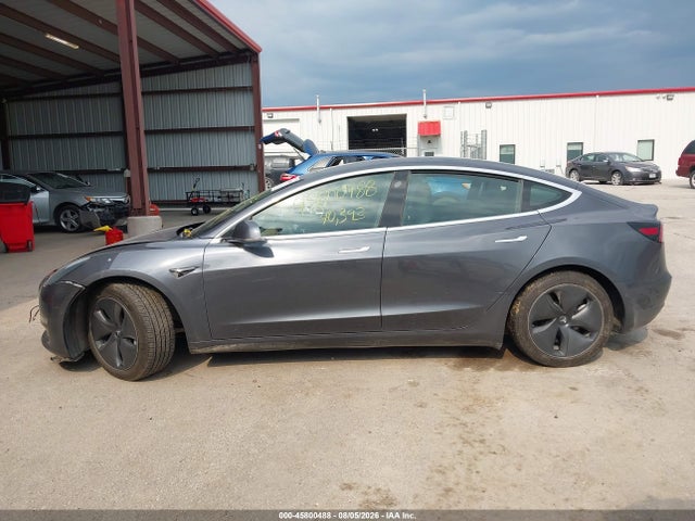45800488 :رقم المزاد ، 5YJ3E1EB0KF205630 vin ، 2019 Tesla Model 3 Long Range/performance مزاد بيع