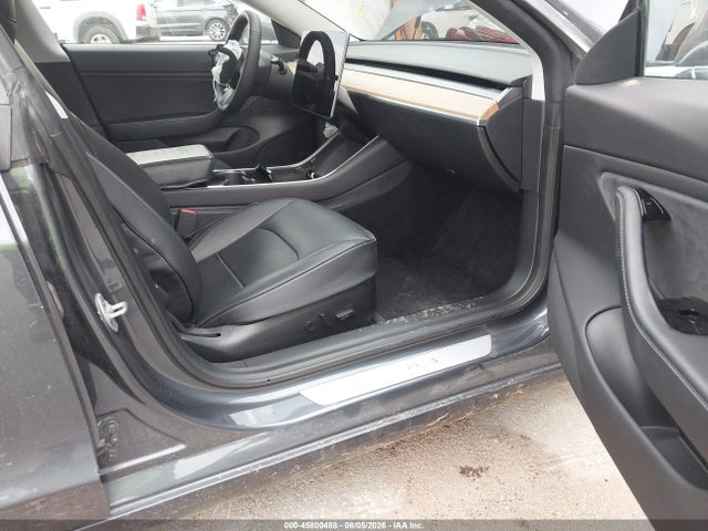 45800488 :رقم المزاد ، 5YJ3E1EB0KF205630 vin ، 2019 Tesla Model 3 Long Range/performance مزاد بيع