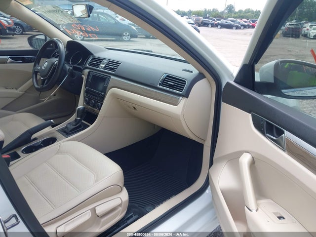 2017 Volkswagen Passat 1.8t Se მანქანა იყიდება აუქციონზე, vin: 1VWBT7A32HC063982, აუქციონის ნომერი: 45800694