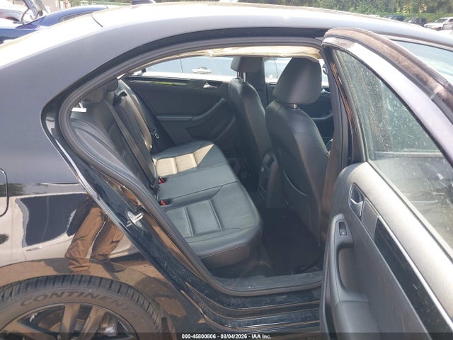 45800806 :رقم المزاد ، 3VWD17AJ4JM230232 vin ، 2018 Volkswagen Jetta 1.8t Se Sport مزاد بيع