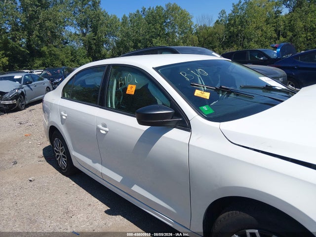 2015 Volkswagen Jetta 2.0l S მანქანა იყიდება აუქციონზე, vin: 3VW2K7AJ6FM305010, აუქციონის ნომერი: 45800959