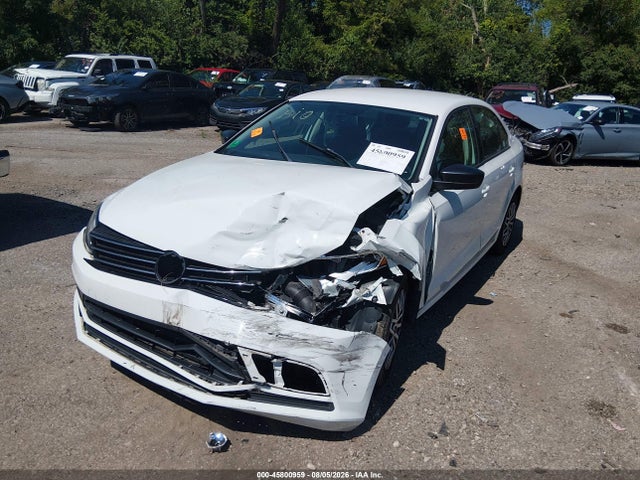 2015 Volkswagen Jetta 2.0l S მანქანა იყიდება აუქციონზე, vin: 3VW2K7AJ6FM305010, აუქციონის ნომერი: 45800959