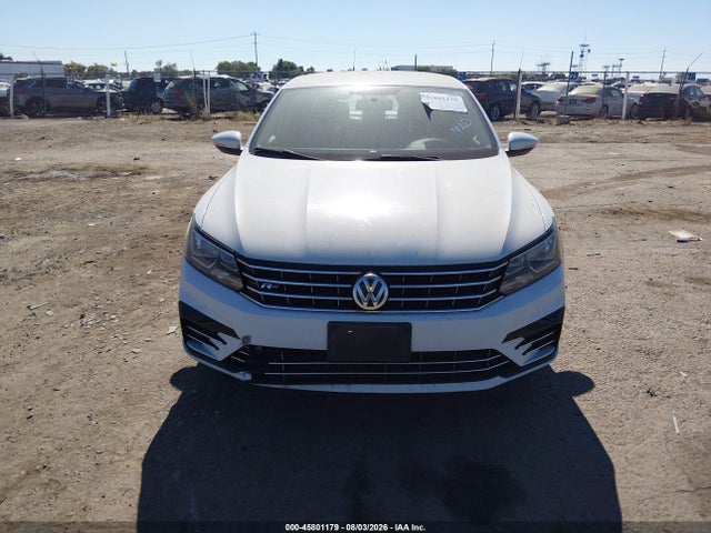1VWDT7A33HC056824 Volkswagen Passat 1.8t R-line