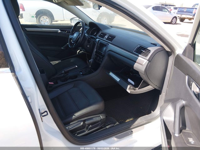 1VWDT7A33HC056824 Volkswagen Passat 1.8t R-line
