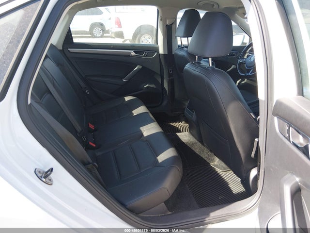 1VWDT7A33HC056824 Volkswagen Passat 1.8t R-line