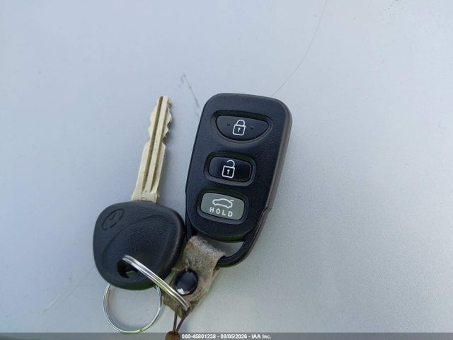 Auction sale of the 2013 Hyundai Elantra Gls, vin: KMHDH4AE7DU626070, lot number: 45801238
