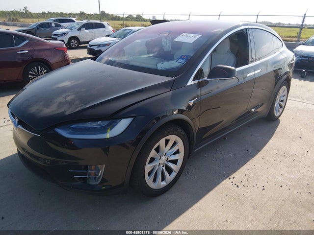 Tesla MODEL X 2017 5YJXCDE20HF066584 Image 2