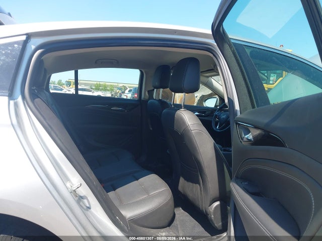 45801307 :رقم المزاد ، W04GP6SX4J1077919 vin ، 2018 Buick Regal Sportback Essence مزاد بيع