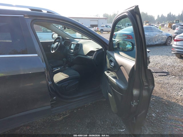 45801349 :رقم المزاد ، 1C4PJMCS3HW538670 vin ، 2017 Jeep Cherokee Latitude مزاد بيع