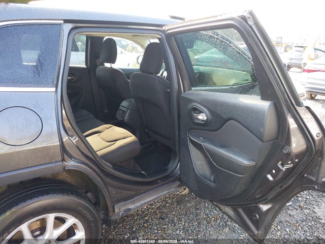 45801349 :رقم المزاد ، 1C4PJMCS3HW538670 vin ، 2017 Jeep Cherokee Latitude مزاد بيع