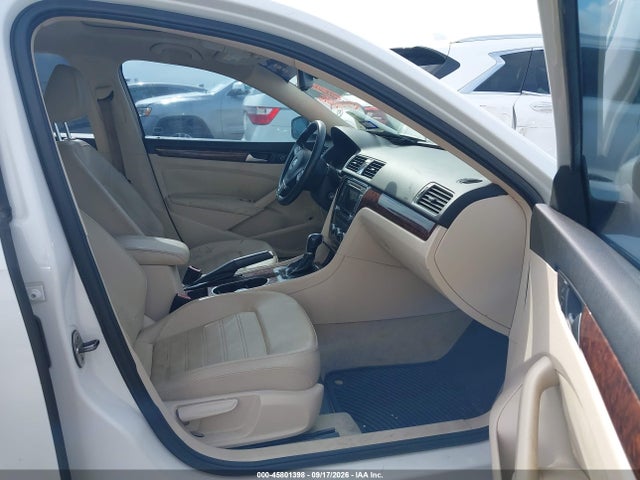 2013 Volkswagen Passat 2.5l Sel მანქანა იყიდება აუქციონზე, vin: 1VWCH7A36DC103626, აუქციონის ნომერი: 45801398
