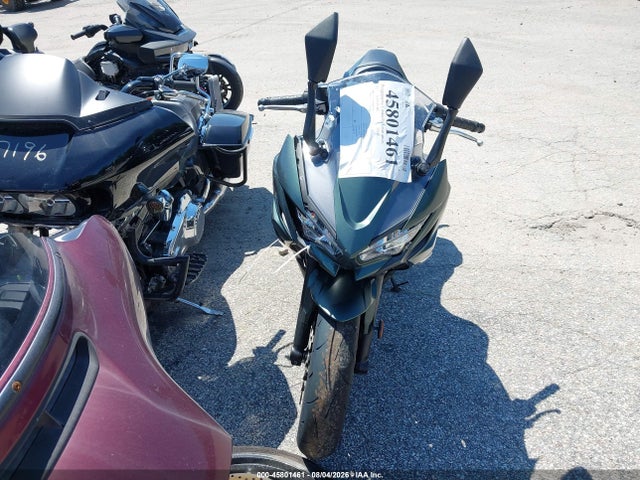 45801461 :رقم المزاد ، ML5EXEP19SDAG0165 vin ، 2025 Kawasaki Ex650 P مزاد بيع